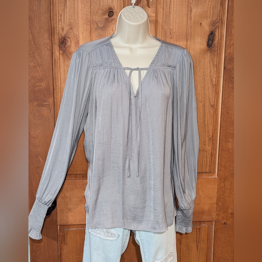Maison d'Amelie Chic Women's Blouse in Light Gray